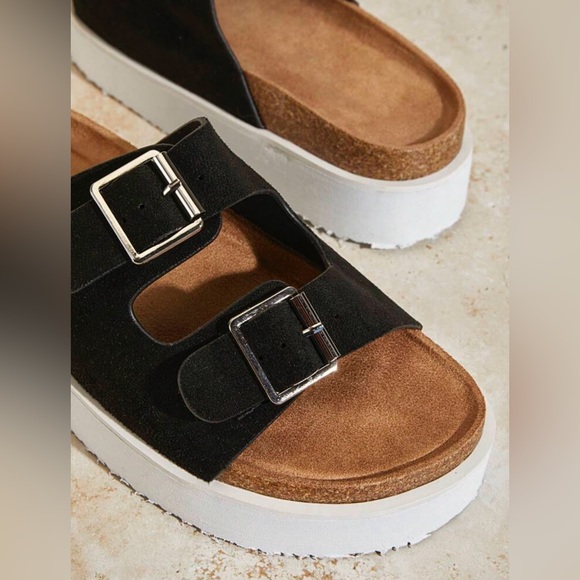 Black Sandals With Buckle - Picture 2 of 3